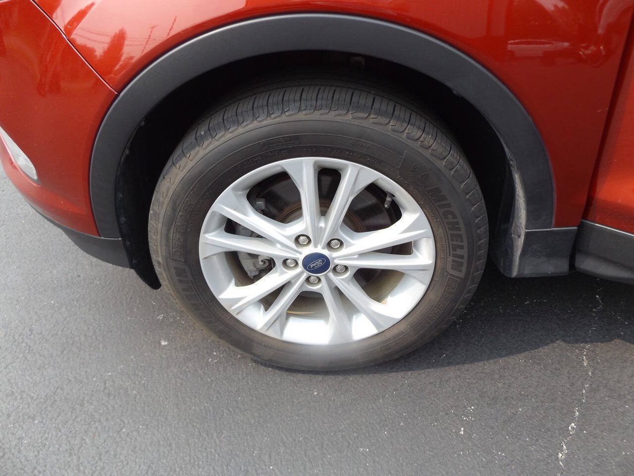 Used 2018 Ford Escape SE w/ SE Sync 3 Package AWD/4WD image 31