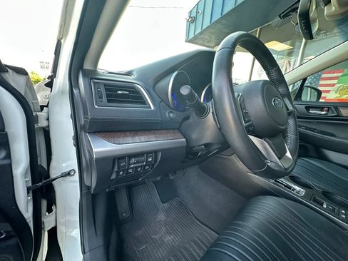 Used 2018 Subaru Outback 3.6R Limited AWD/4WD image 12