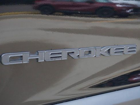 Used 2023 Jeep Cherokee Altitude Lux AWD/4WD image 15