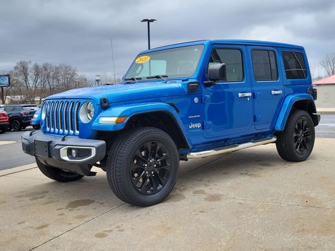 Used 2021 Jeep Wrangler Unlimited Sahara w/ Safety Group AWD/4WD image 2
