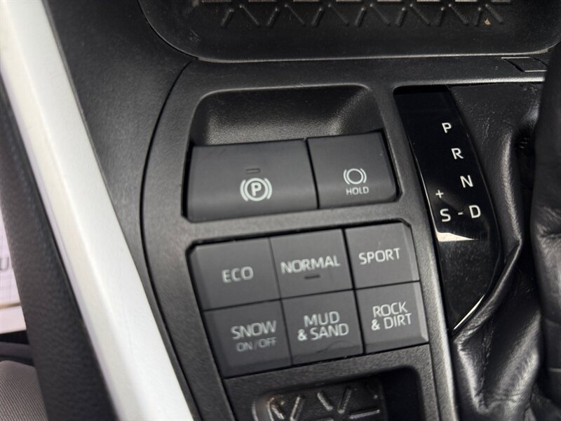 Used 2020 Toyota RAV4 XLE w/ XLE Grade Weather Package AWD/4WD image 20