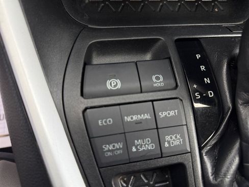 Used 2020 Toyota RAV4 XLE w/ XLE Grade Weather Package AWD/4WD image 20