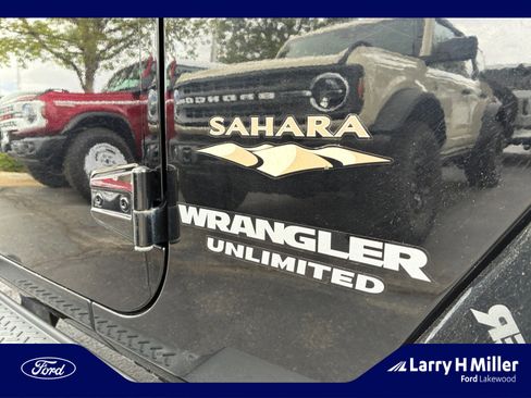 Used 2013 Jeep Wrangler Unlimited Sahara w/ Dual Top Group AWD/4WD image 23