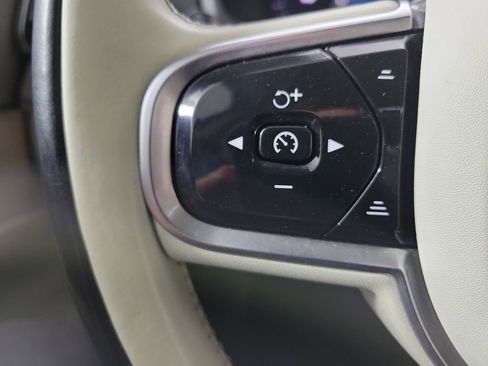 Used 2023 Volvo XC90 B6 Plus w/ Protection Package Premier image 28