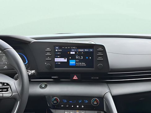 Certified 2025 Hyundai Elantra Sport image 25