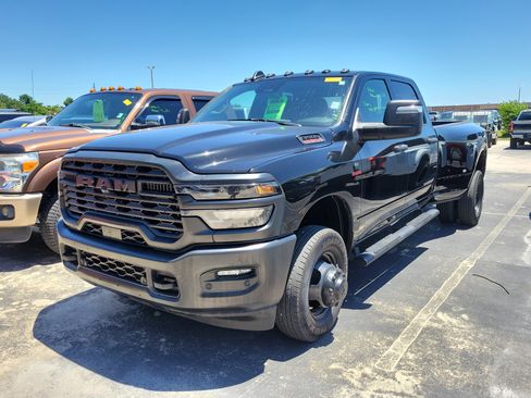 Used 2025 RAM 3500 Tradesman AWD/4WD image 3