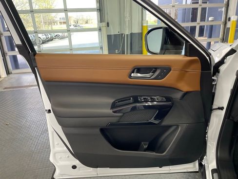 New 2026 Nissan Pathfinder Platinum image 20