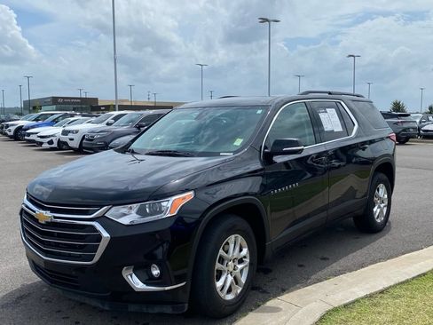 Used 2020 Chevrolet Traverse LT w/ Driver Confidence II Package AWD/4WD image 3