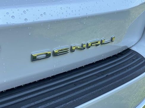 Used 2022 GMC Yukon Denali AWD/4WD image 10