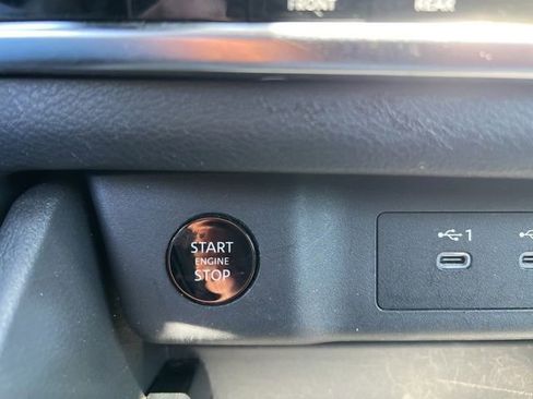 Used 2025 Nissan Rogue SV AWD/4WD image 19