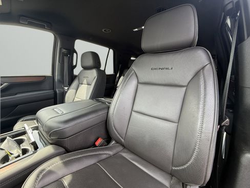 Certified 2025 GMC Yukon Denali AWD/4WD image 15