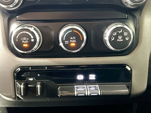 Used 2024 RAM 3500 Big Horn image 27