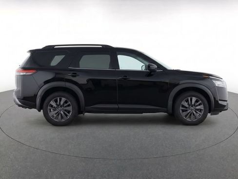 Used 2024 Nissan Pathfinder SV AWD/4WD image 8