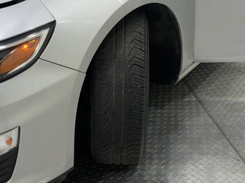 Used 2019 Chevrolet Malibu Hybrid image 34