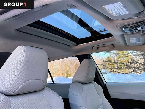 Used 2023 Toyota Corolla Cross LE w/ Moonroof Package image 14