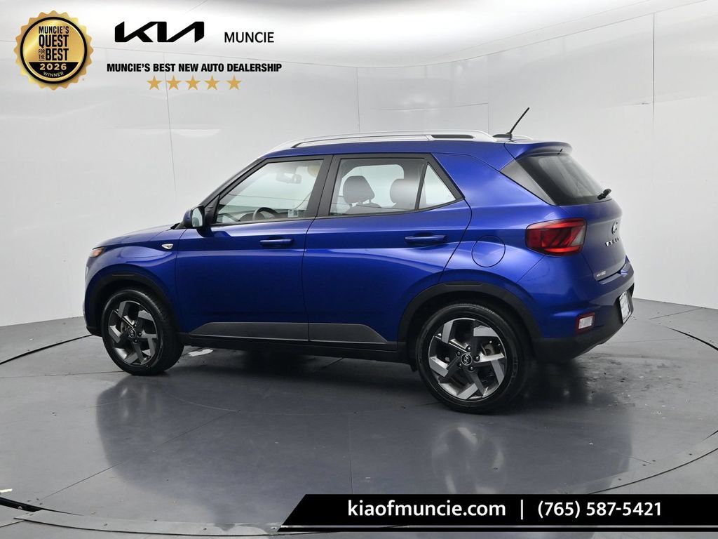 Used 2024 Hyundai Venue SEL FWD image 5