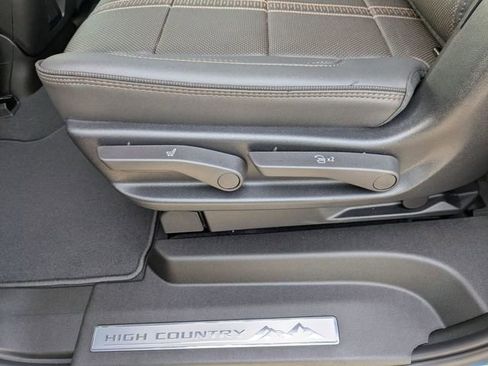 New 2025 Chevrolet Suburban High Country image 31