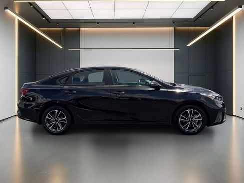Used 2023 Kia Forte LXS w/ LXS Technology Package FWD image 7