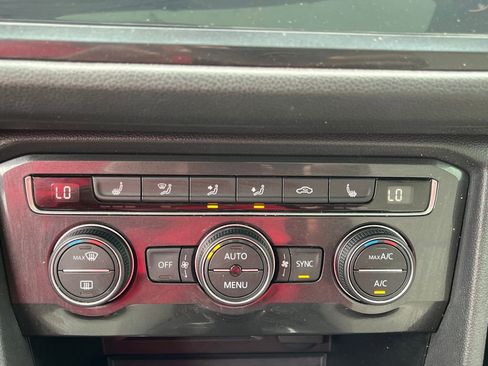 Used 2019 Volkswagen Tiguan SEL image 33