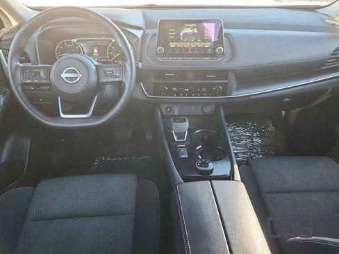 Used 2024 Nissan Rogue SV image 17