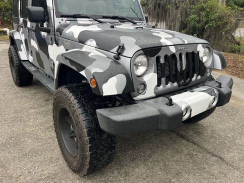 Used 2015 Jeep Wrangler Unlimited Sahara w/ Max Tow Package AWD/4WD image 9