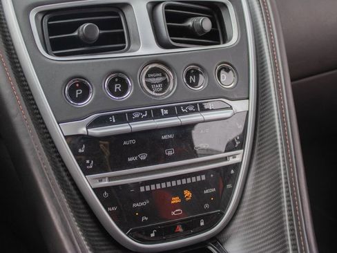 Used 2022 Aston Martin DB11 Volante image 13