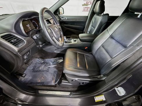Used 2018 Jeep Grand Cherokee Limited image 26
