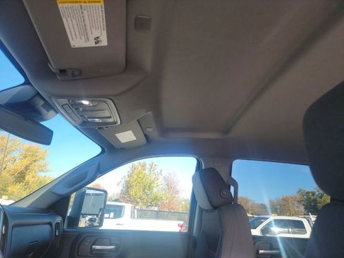 Used 2025 Chevrolet Silverado 2500 Custom w/ Custom Value Package image 15