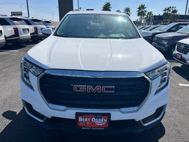 Used 2023 GMC Terrain SLE w/ Driver Convenience Package FWD image 2