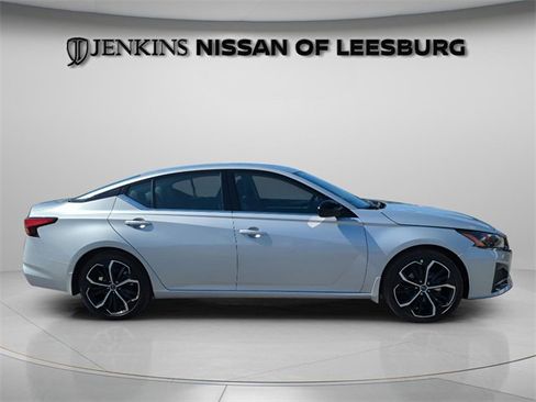 New 2025 Nissan Altima 2.5 SR w/ SR Premium Package image 11
