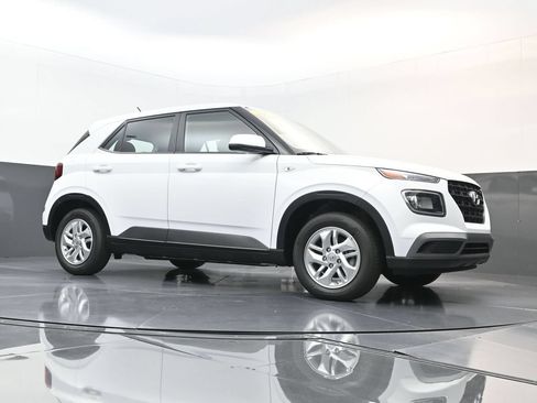 Certified 2026 Hyundai Venue SE FWD image 21