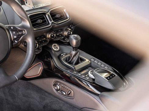 Used 2021 Aston Martin V8 Vantage Coupe RWD image 18