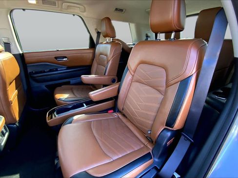 Used 2022 Nissan Pathfinder Platinum AWD/4WD image 19