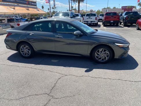 Used 2024 Hyundai Elantra SEL FWD image 4
