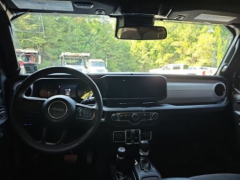 Used 2024 Jeep Wrangler Unlimited w/ Convenience Group AWD/4WD image 11