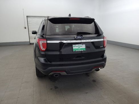 Used 2018 Ford Explorer XLT image 6