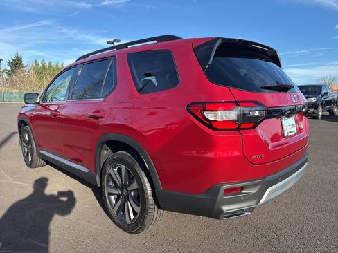 New 2025 Honda Pilot Touring image 5