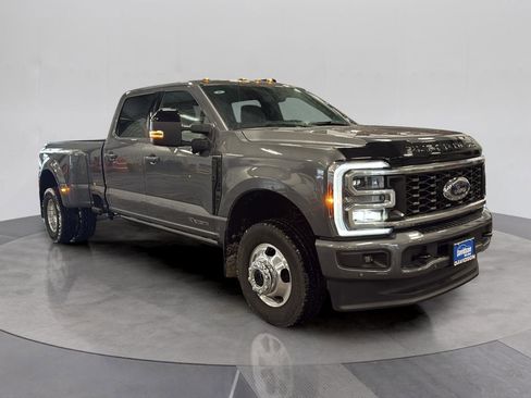 Used 2025 Ford F350 Platinum image 9