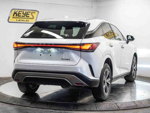 Used 2024 Lexus RX 350 FWD w/ Technology Package image 4