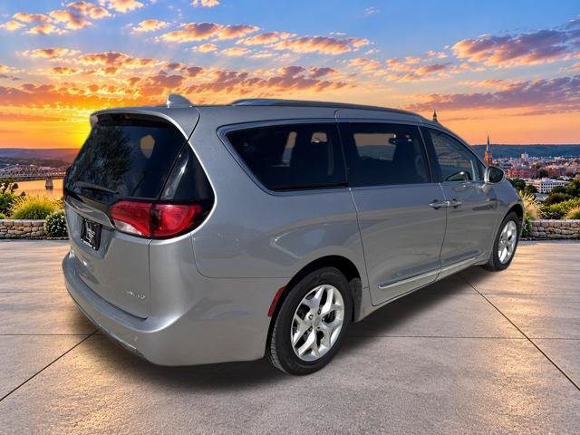Used 2020 Chrysler Pacifica Limited FWD image 9