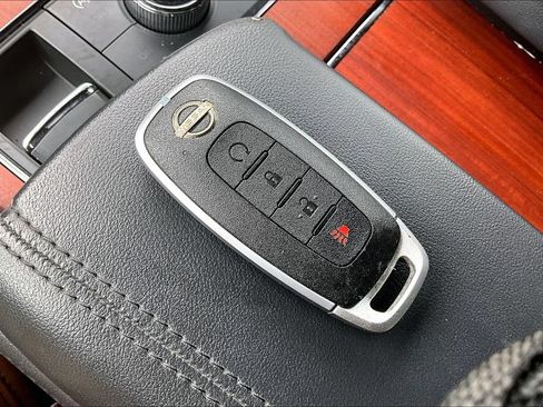 Used 2023 Nissan Rogue SV FWD image 33