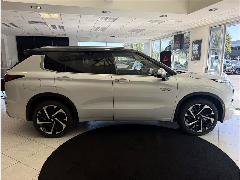 Used 2025 Mitsubishi Outlander SEL AWD/4WD image 4