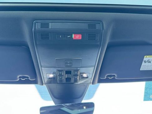 Used 2022 Volkswagen Tiguan SEL R-Line image 17