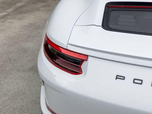 Certified 2018 Porsche 911 GT3 RWD image 19