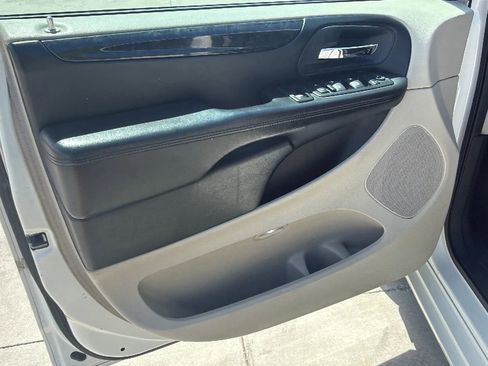 Used 2013 Dodge Grand Caravan SXT image 5