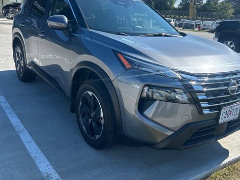 Used 2024 Nissan Rogue SV AWD/4WD image 3