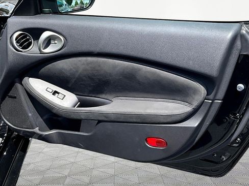 Used 2018 Nissan 370Z Touring RWD image 22