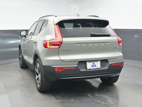 Used 2023 Volvo XC40 B5 Plus w/ Driver Assist Package image 8