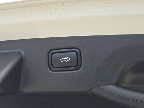 New 2026 Kia Niro Wind FWD image 11