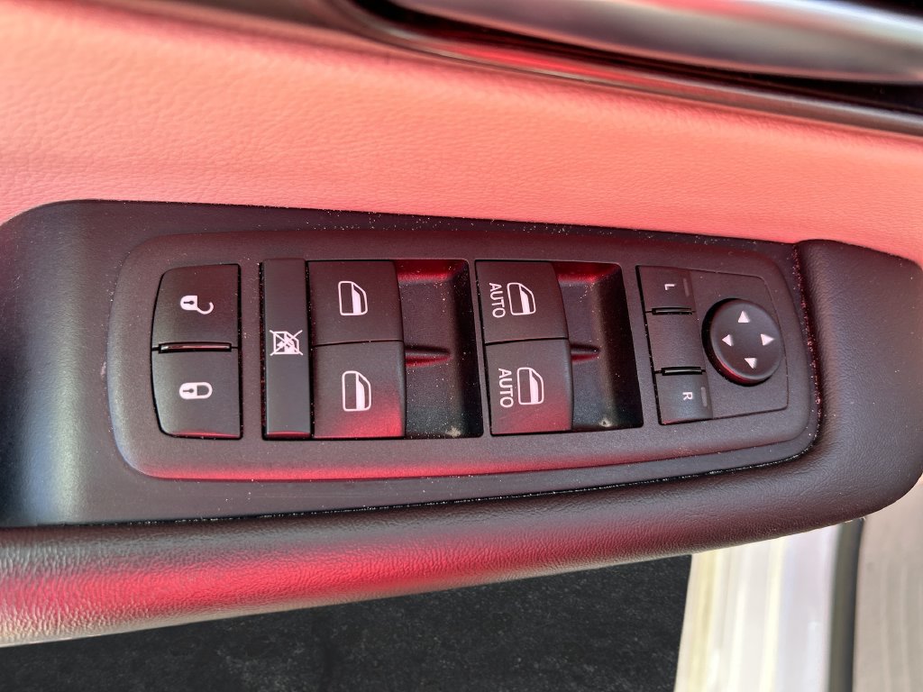 Used 2024 Chrysler Pacifica Touring-L FWD image 14